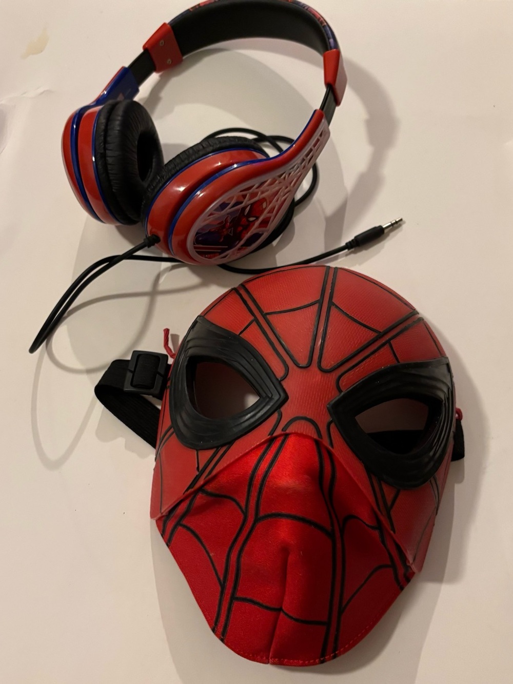 Spiderman Red and Black Headphones and Mask Set